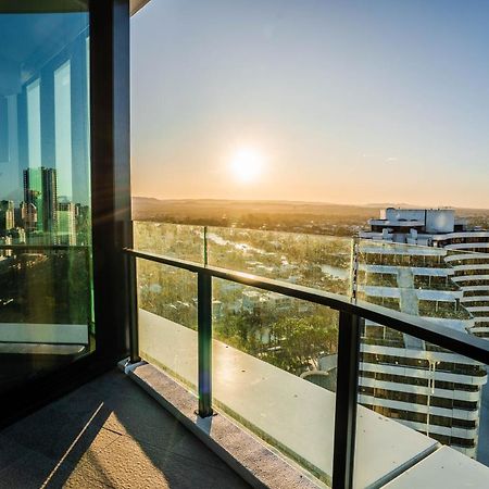 2 Bedroom Luxurious Family Apartment Next To Pacific Fair - Broadbeach Gold Coast Gc22 Buitenkant foto