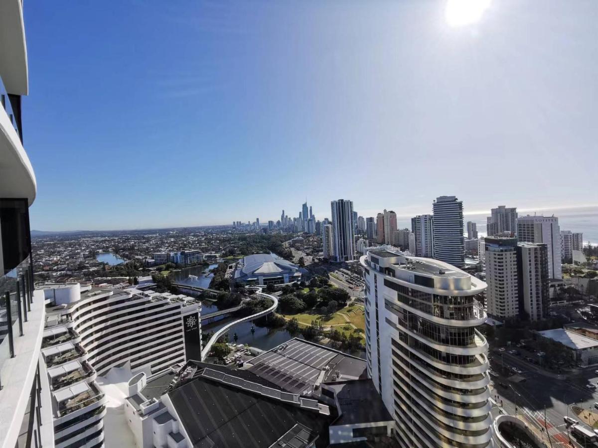 2 Bedroom Luxurious Family Apartment Next To Pacific Fair - Broadbeach Gold Coast Gc22 Buitenkant foto