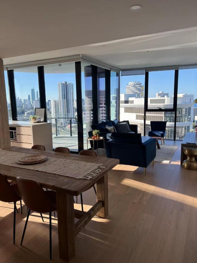2 Bedroom Luxurious Family Apartment Next To Pacific Fair - Broadbeach Gold Coast Gc22 Buitenkant foto