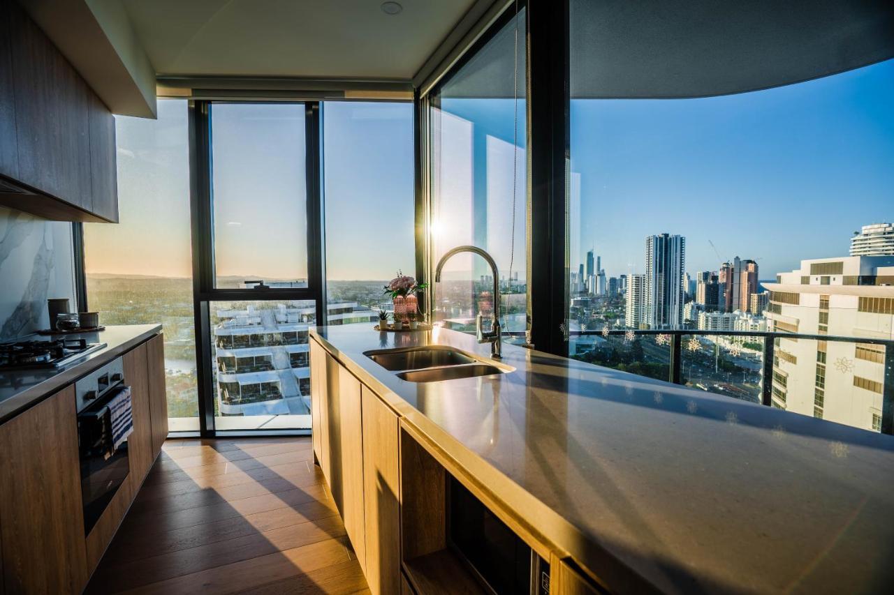 2 Bedroom Luxurious Family Apartment Next To Pacific Fair - Broadbeach Gold Coast Gc22 Buitenkant foto