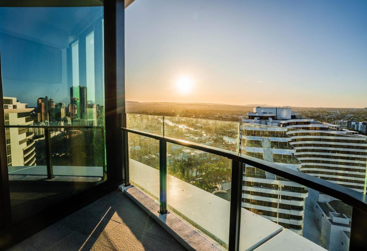2 Bedroom Luxurious Family Apartment Next To Pacific Fair - Broadbeach Gold Coast Gc22 Buitenkant foto
