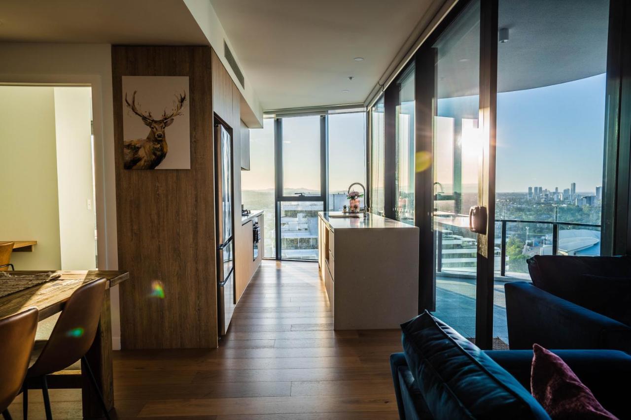2 Bedroom Luxurious Family Apartment Next To Pacific Fair - Broadbeach Gold Coast Gc22 Buitenkant foto