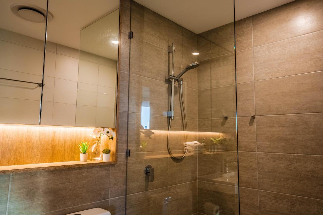 2 Bedroom Luxurious Family Apartment Next To Pacific Fair - Broadbeach Gold Coast Gc22 Buitenkant foto