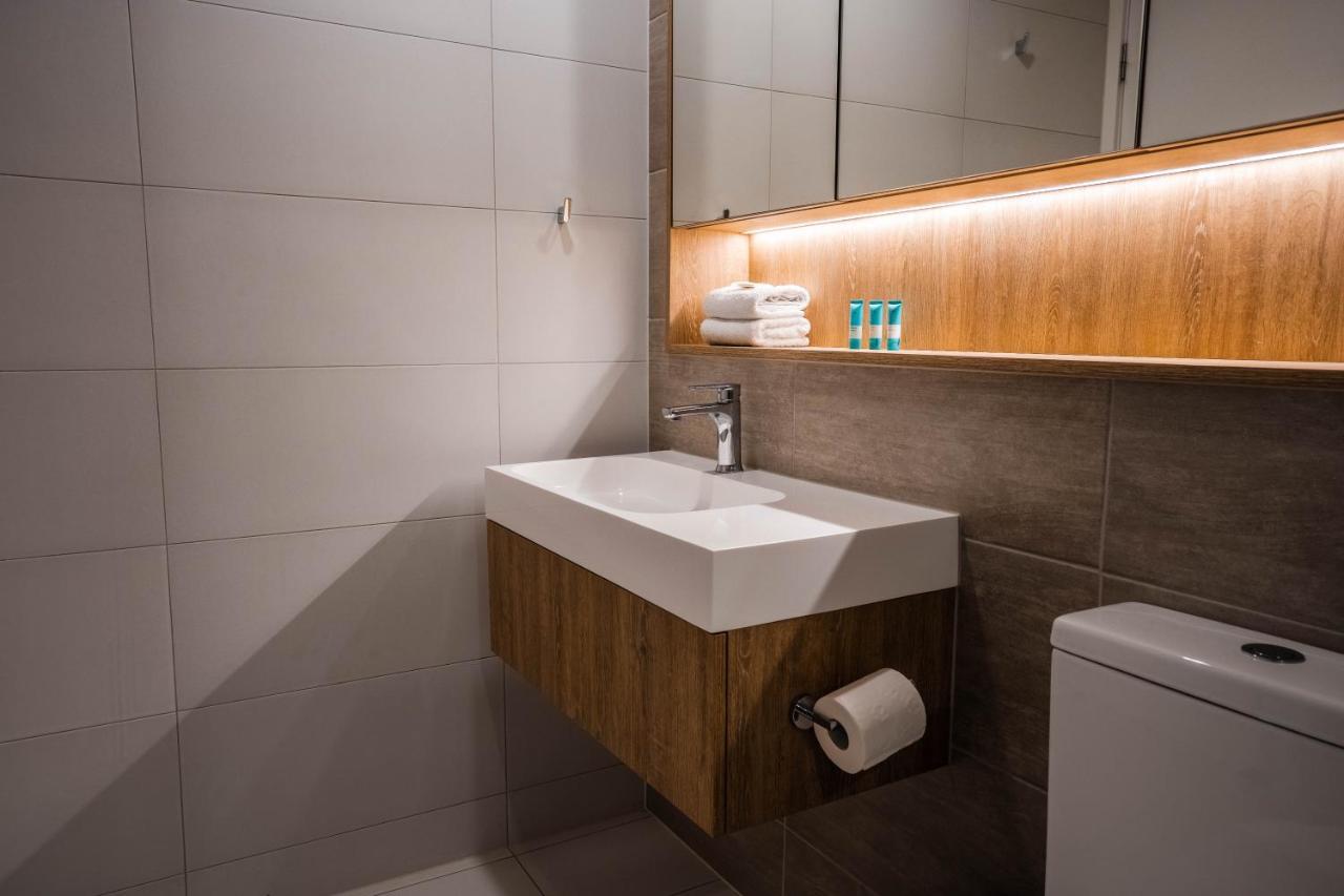2 Bedroom Luxurious Family Apartment Next To Pacific Fair - Broadbeach Gold Coast Gc22 Buitenkant foto