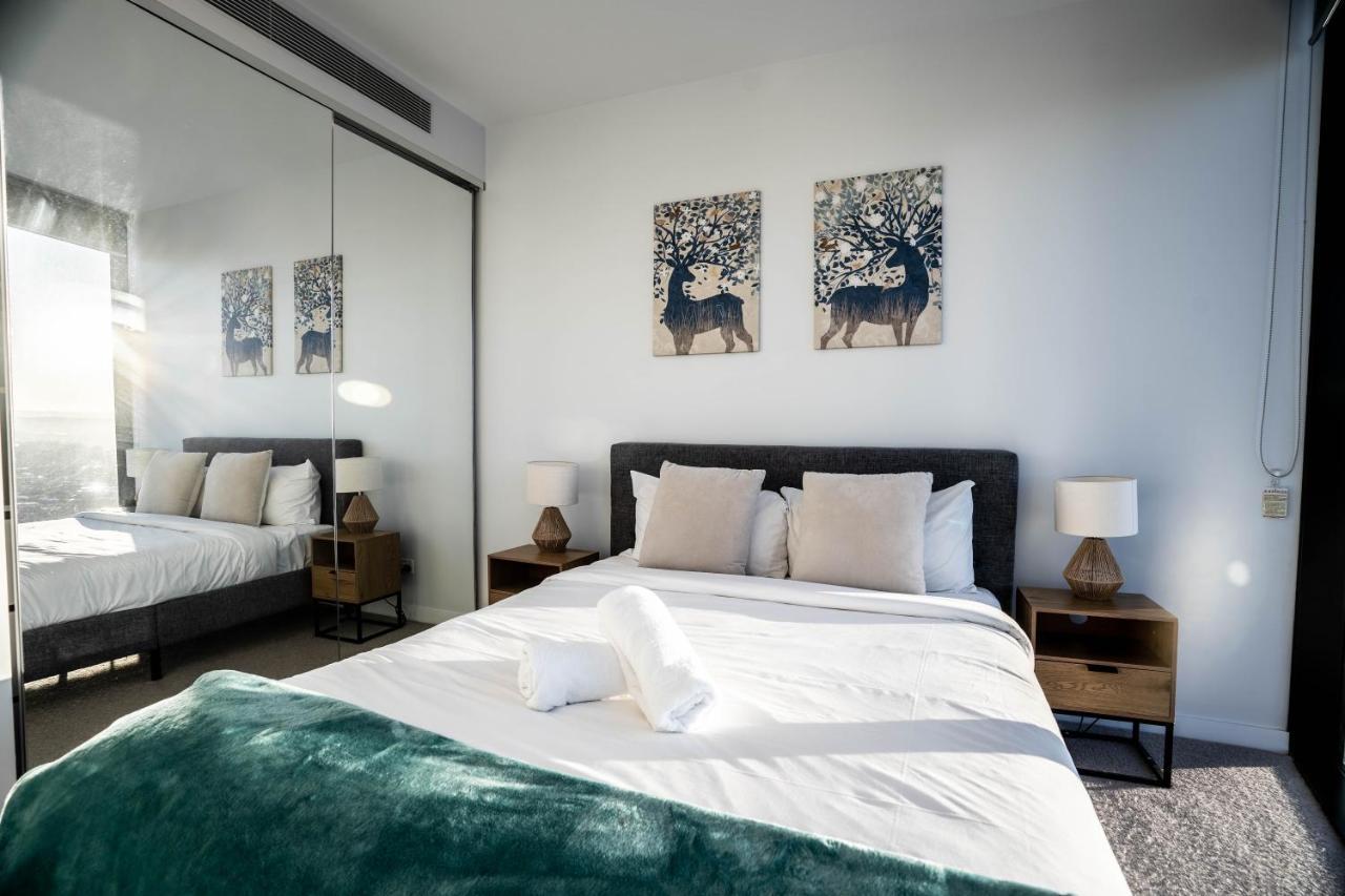 2 Bedroom Luxurious Family Apartment Next To Pacific Fair - Broadbeach Gold Coast Gc22 Buitenkant foto